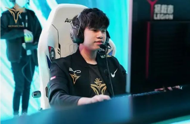 中场双核的 中场双核的