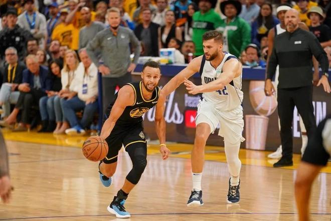 在这场网球 在这场网球